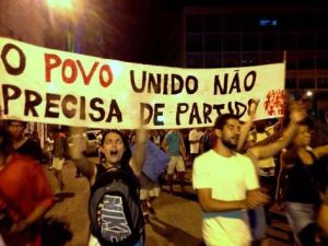 Manifestacoes-demonstraram-hostilidade-participacao-representantes_ACRIMA20130810_0031_15